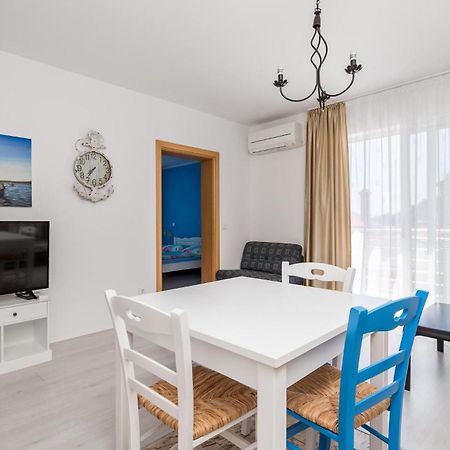 1 Bedroom Gorgeous Apartment In Мощеничка-Драга Экстерьер фото