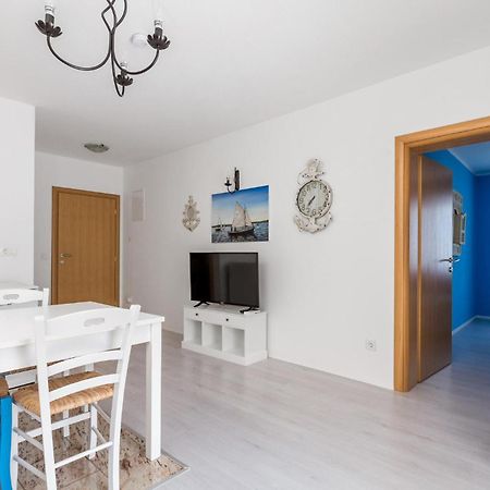 1 Bedroom Gorgeous Apartment In Мощеничка-Драга Экстерьер фото