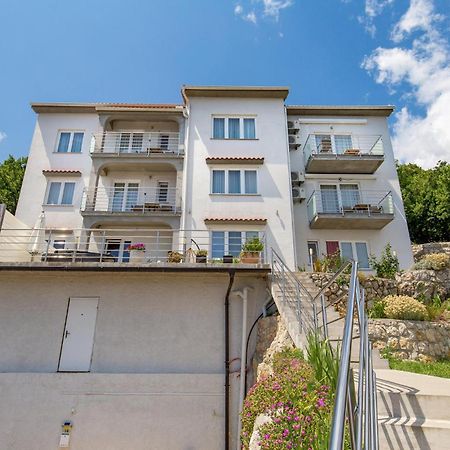 1 Bedroom Gorgeous Apartment In Мощеничка-Драга Экстерьер фото