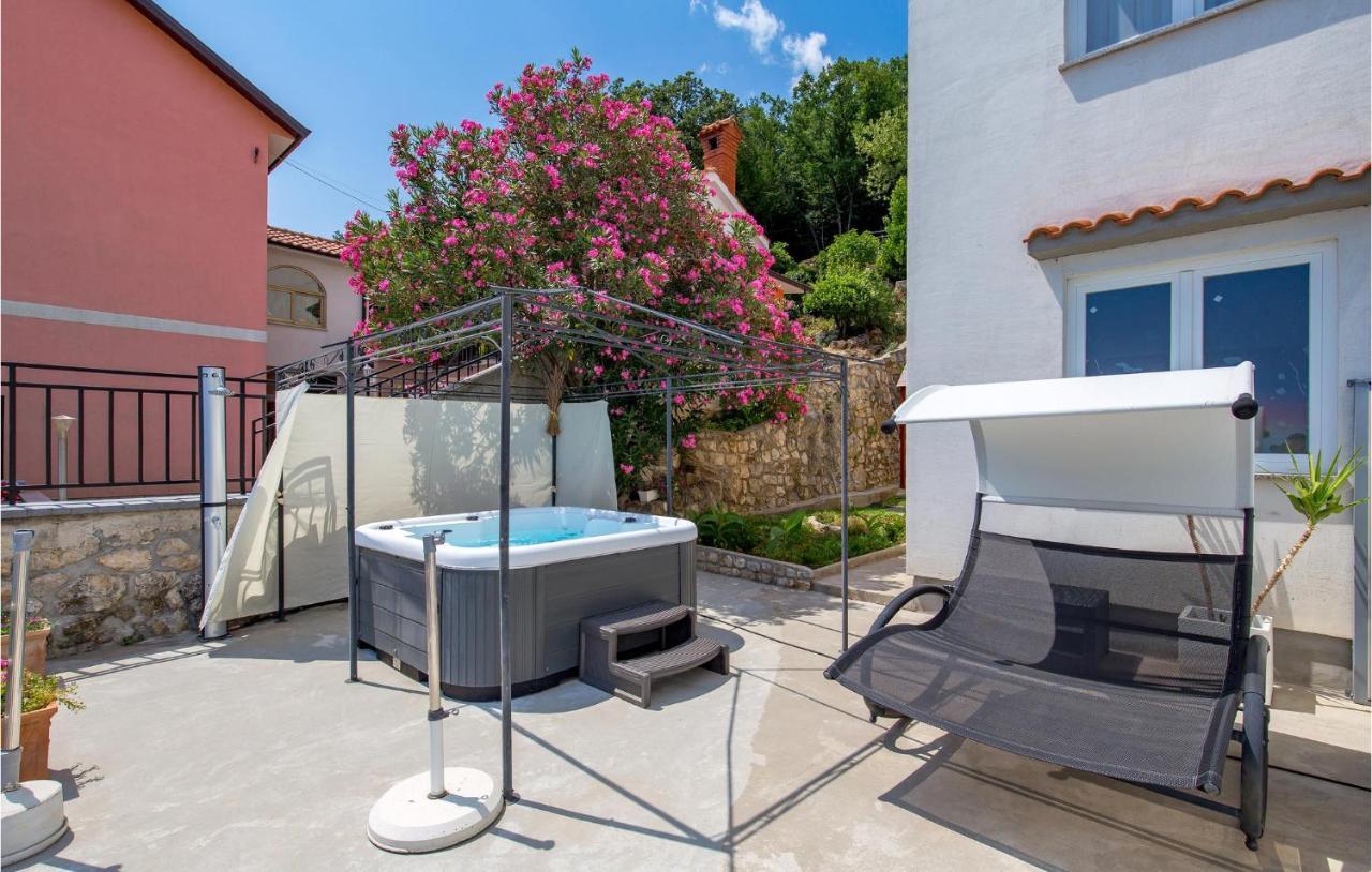 1 Bedroom Gorgeous Apartment In Мощеничка-Драга Экстерьер фото