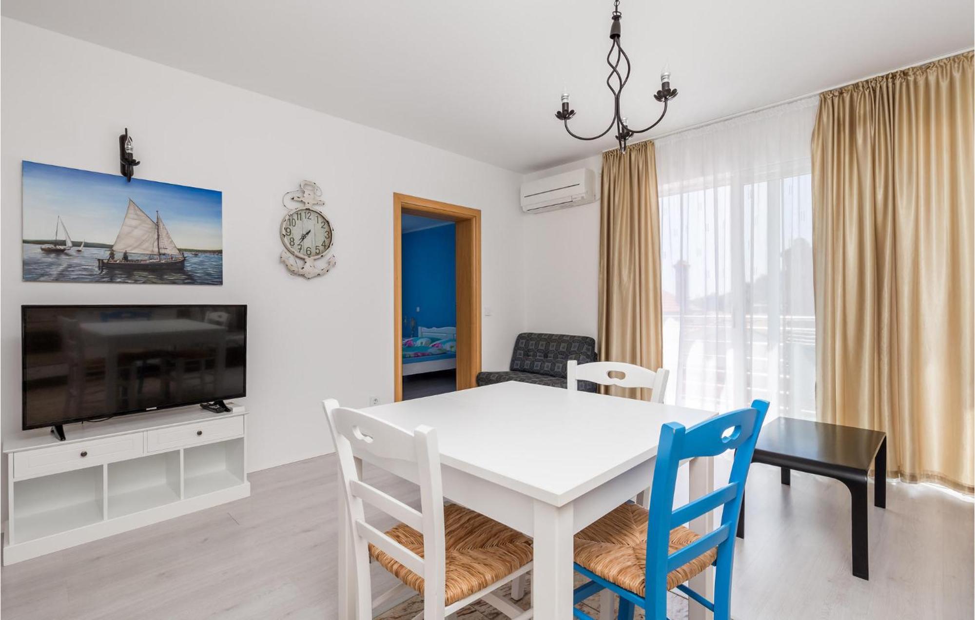 1 Bedroom Gorgeous Apartment In Мощеничка-Драга Экстерьер фото