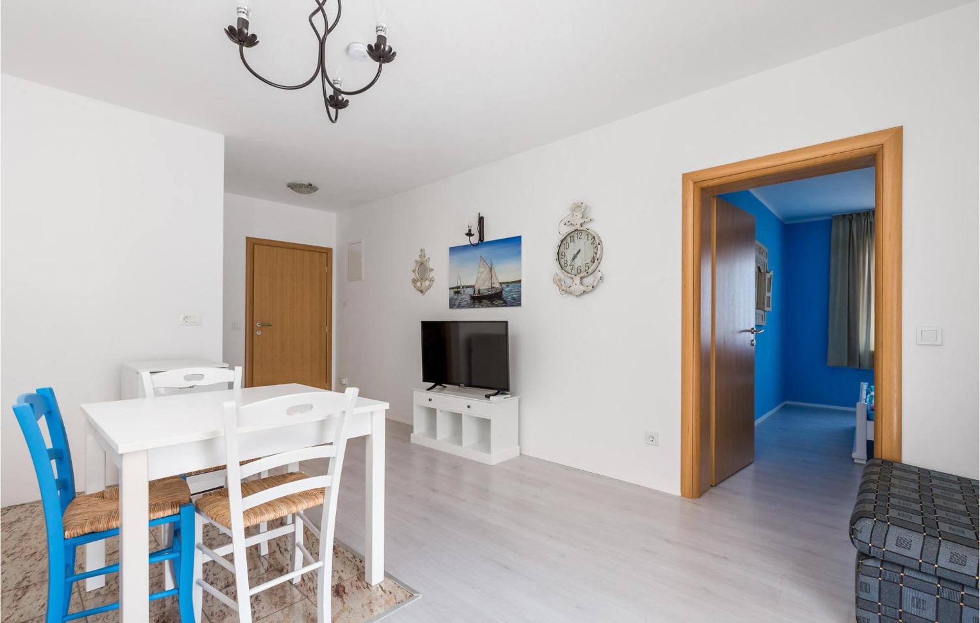 1 Bedroom Gorgeous Apartment In Мощеничка-Драга Экстерьер фото