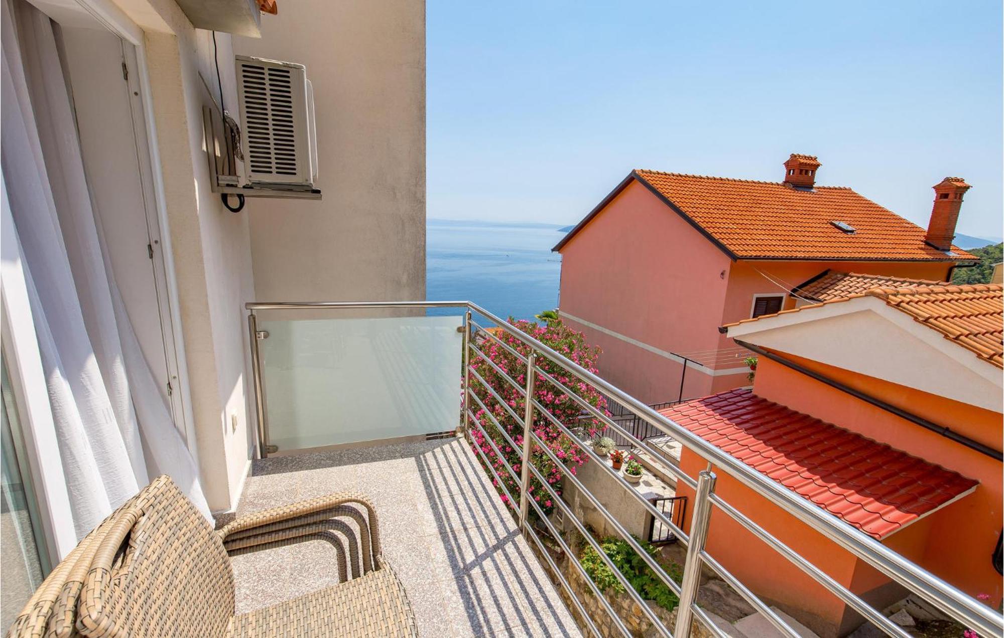 1 Bedroom Gorgeous Apartment In Мощеничка-Драга Экстерьер фото