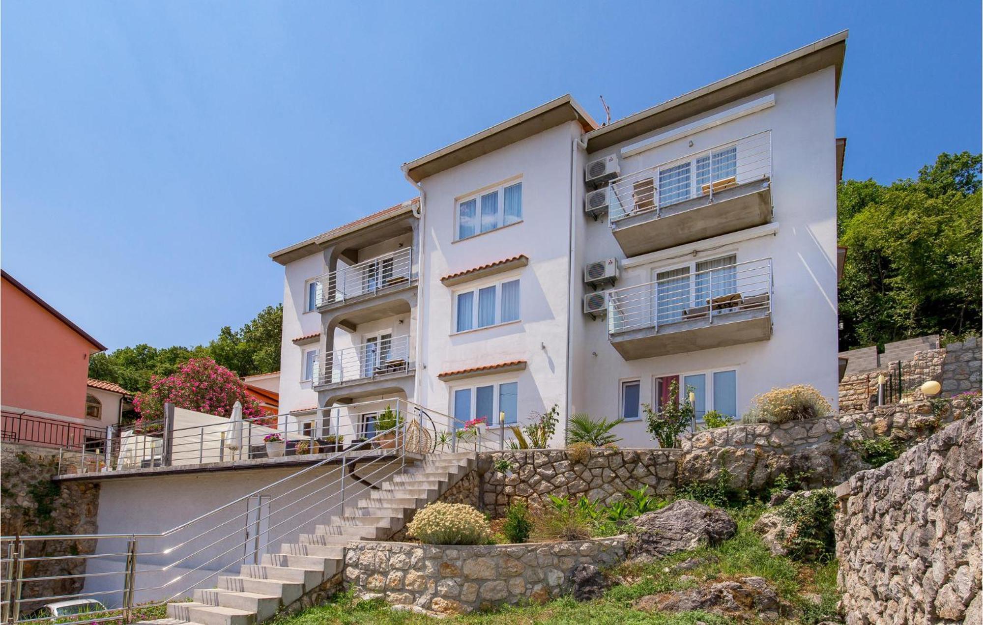 1 Bedroom Gorgeous Apartment In Мощеничка-Драга Экстерьер фото